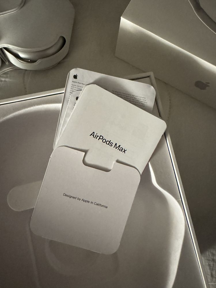 AirPods Max Ligthining
