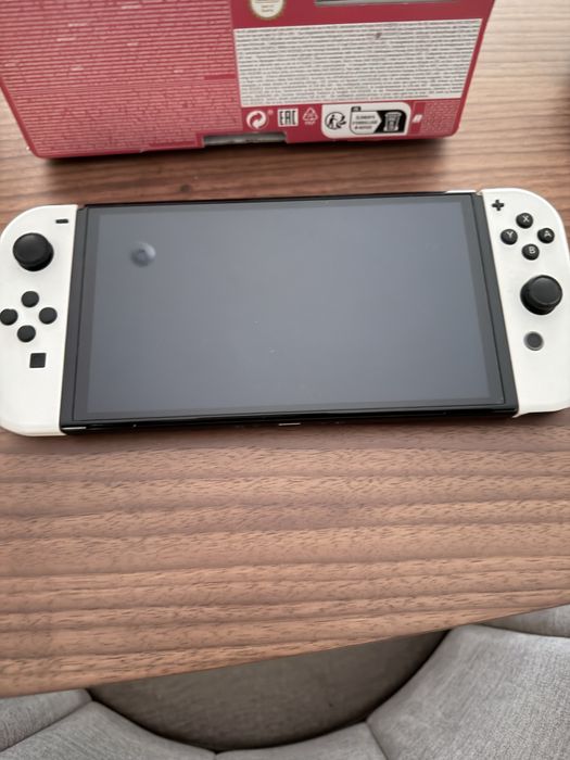 Nintendo Switch Oled com 2 comandos e microSD