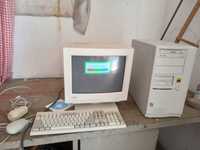 Komputer stacjonarny ASUS z lat 90-tych