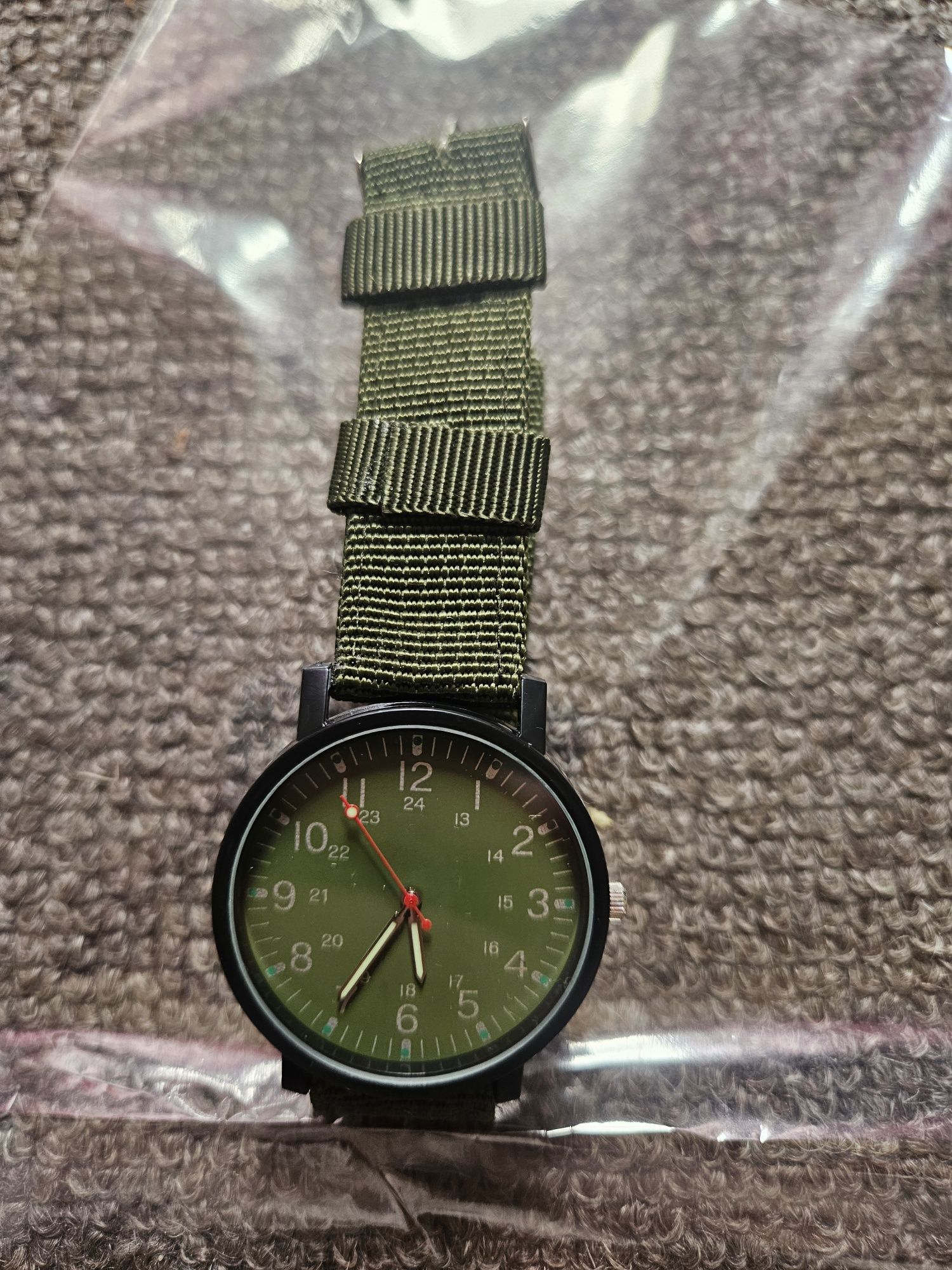 Nowy zegarek militarny w stylu US Army