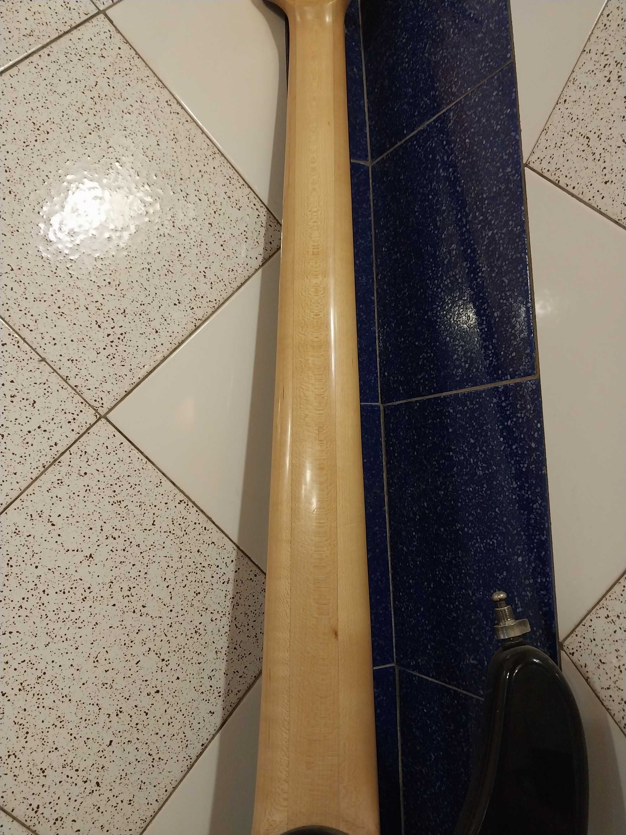 электро бас гитара  YAMAHA TRB1005