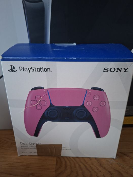 Продам Sony Playstation 5 slim 1tb + геймпад