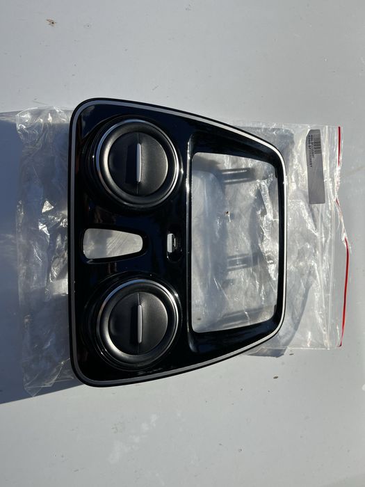 Dacia Sandero II ramka deski KRATKA NAWIEWU ŚRODKOWA