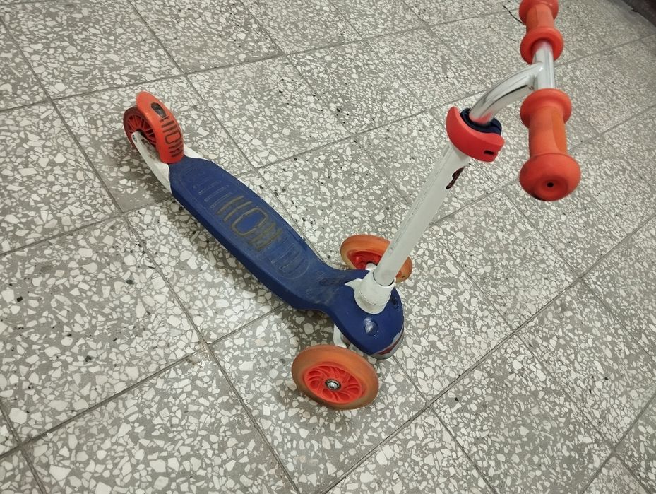 Hulajnoga Decathlon oxelo B1 kółka LED