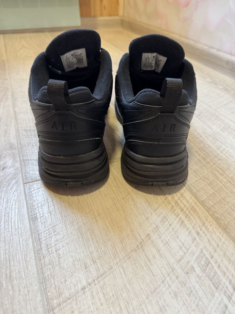 Nike air monarch black
