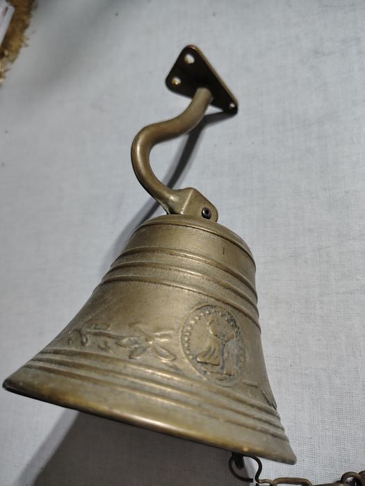 Mosiężny dzwon ścienny