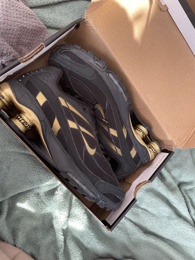 Buty nike shox supreme gold