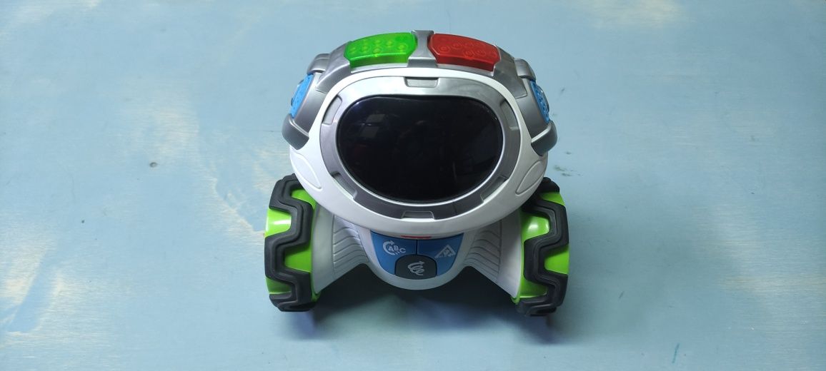 Robot Movi z Fisher-Price mówi i śpiewa po polsku i angielsku