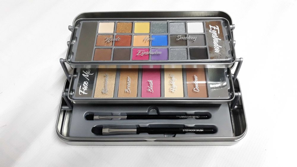 Estojo de Maquilhagem Metálico - Novo