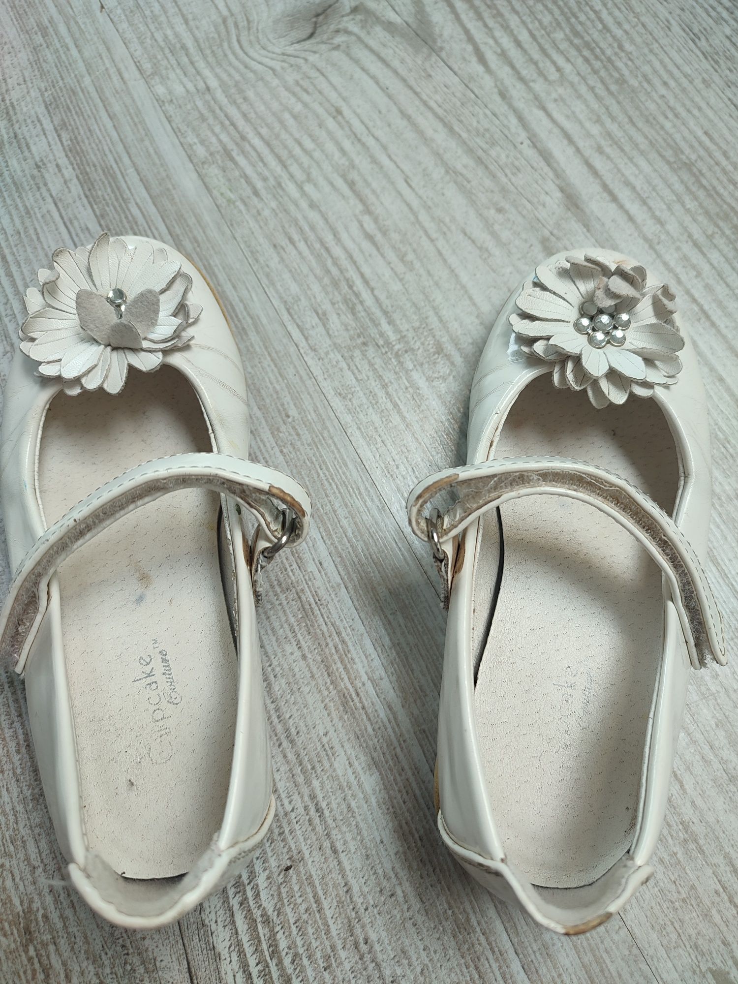 Cupcake 27 buty dziewczęce baletki balerinki lakierki białe półbuty