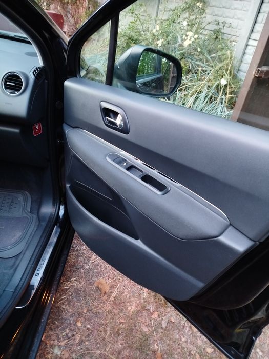 Peugeot 5008 2013 року