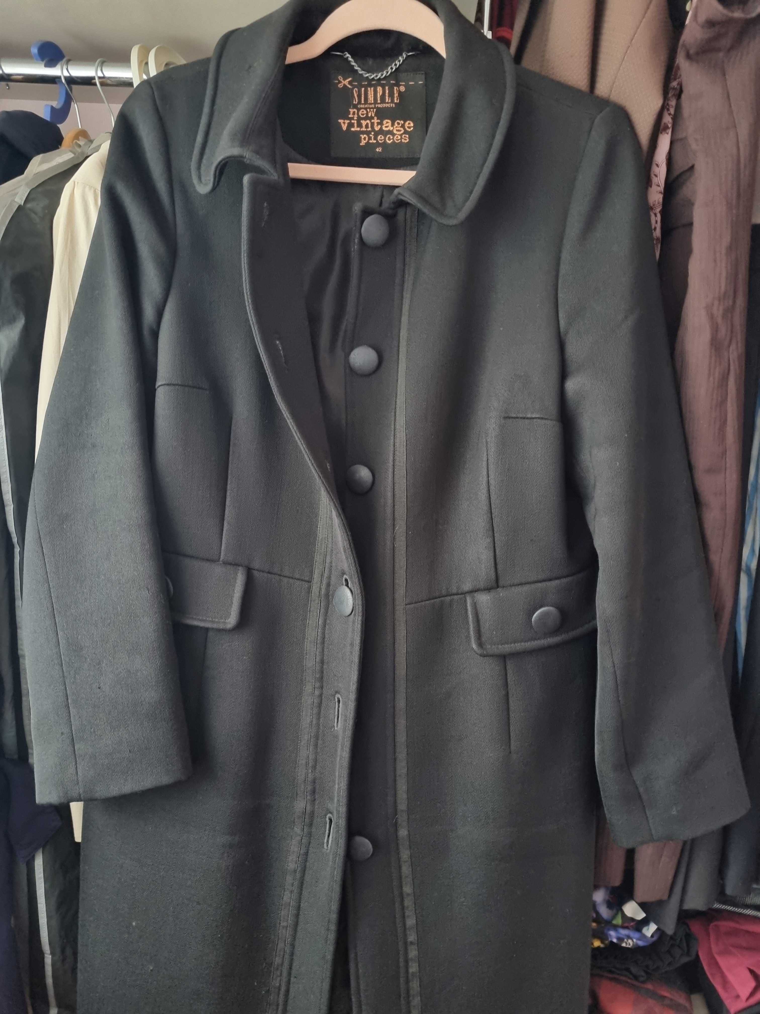 Sprzedam elegancki płaszcz marki Simple