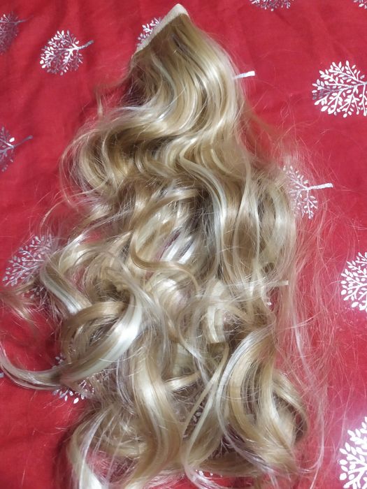 Шиньон-хвіст з штучного волосся.