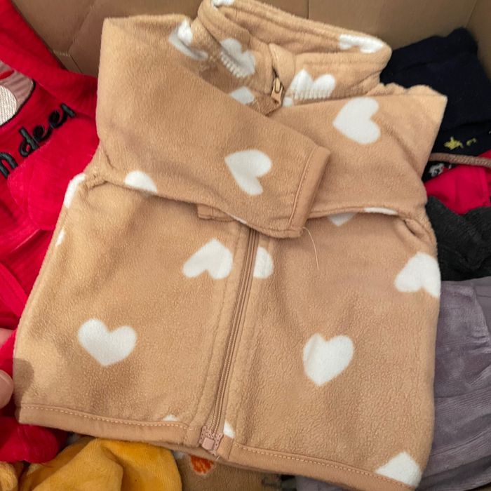 Karton ubranek dla niemowlaka