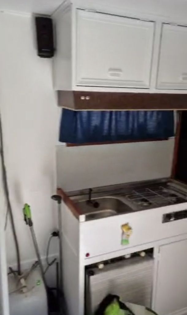 Vende se ou troco Caravana com documentos Português