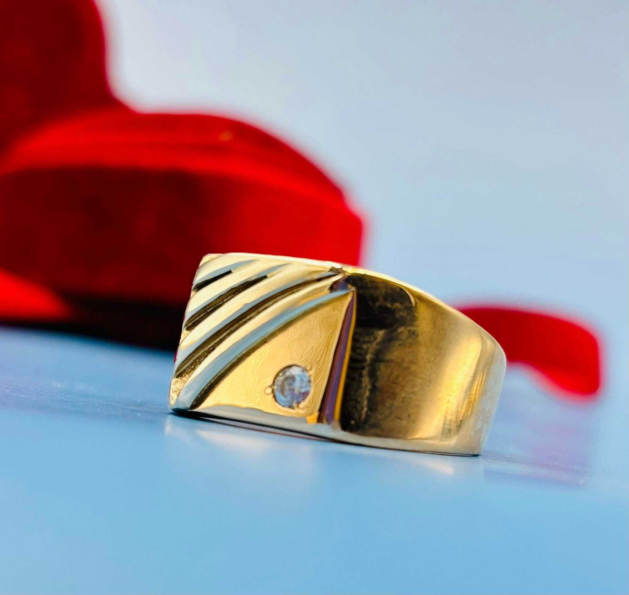 Męski sygnet ze złota – klasa i elegancja  585/15,13G