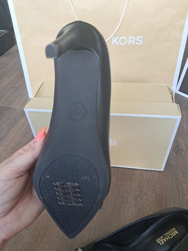 Michael Kors szpilki czółenka na obcasie izzy flex pump leather skórza