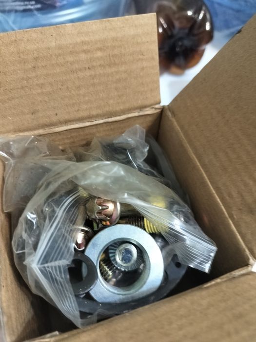 Продам колодки на мерс 124-190 та підшипник задній.