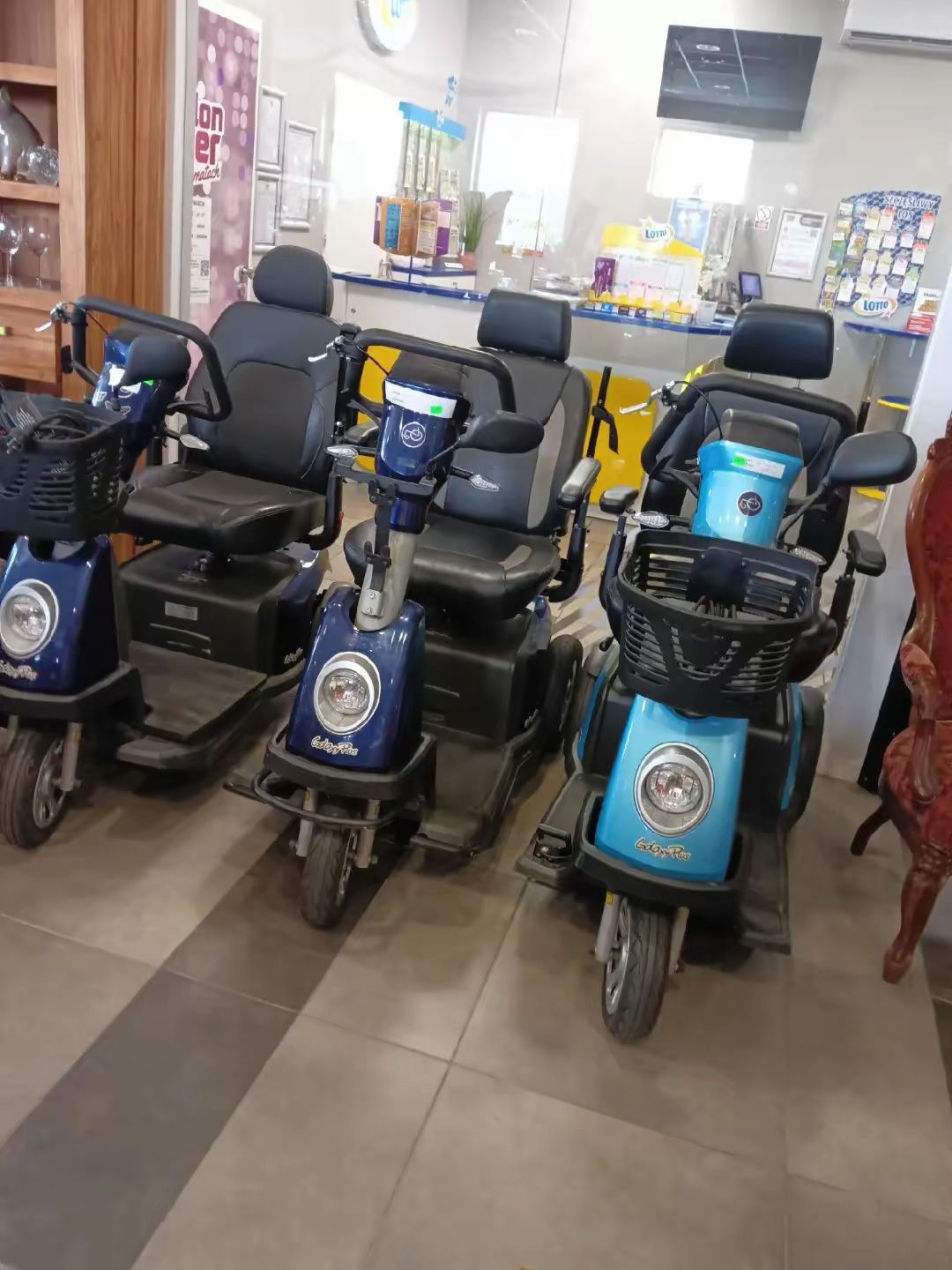 Skuter elektryczny dla seniora . Skuter inwalidzki akumulatorowy