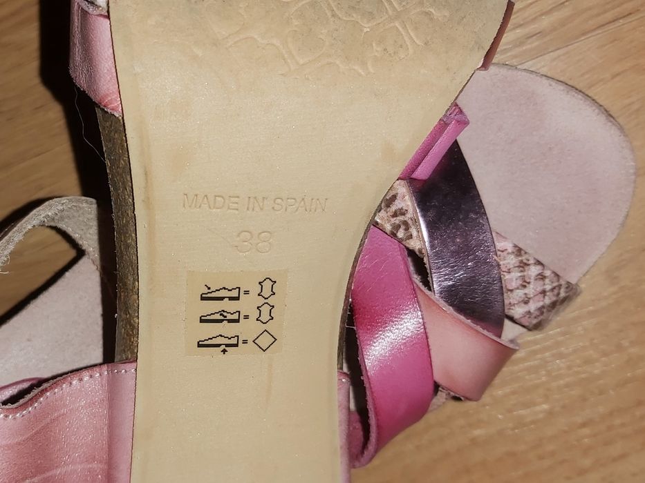 Sandálias Foreva novas