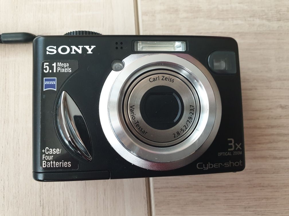 Lote 102 - Máquina Fotográfica Sony W15