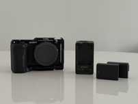 Sony ZV-E10 + cage SmallRig + bateria extra + carregador Sony