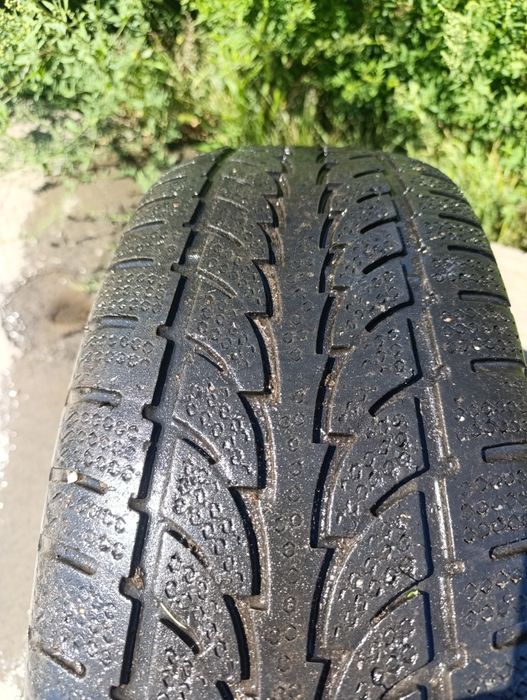 Продам резину зима на 16 в наличии 3 штуки