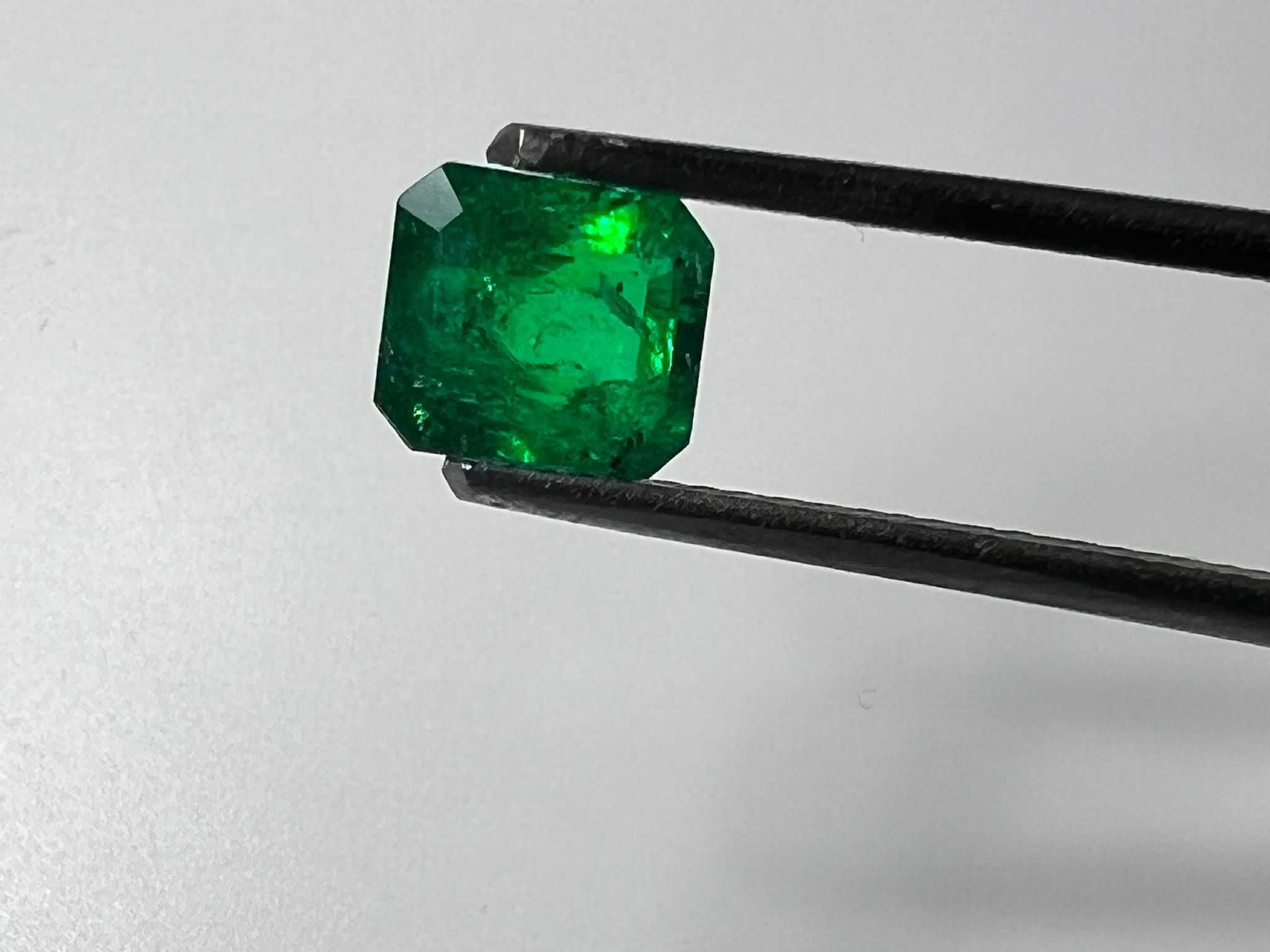 Naturalny Szmaragd kamień szlachetny 1.11 ct CERTYFIKAT