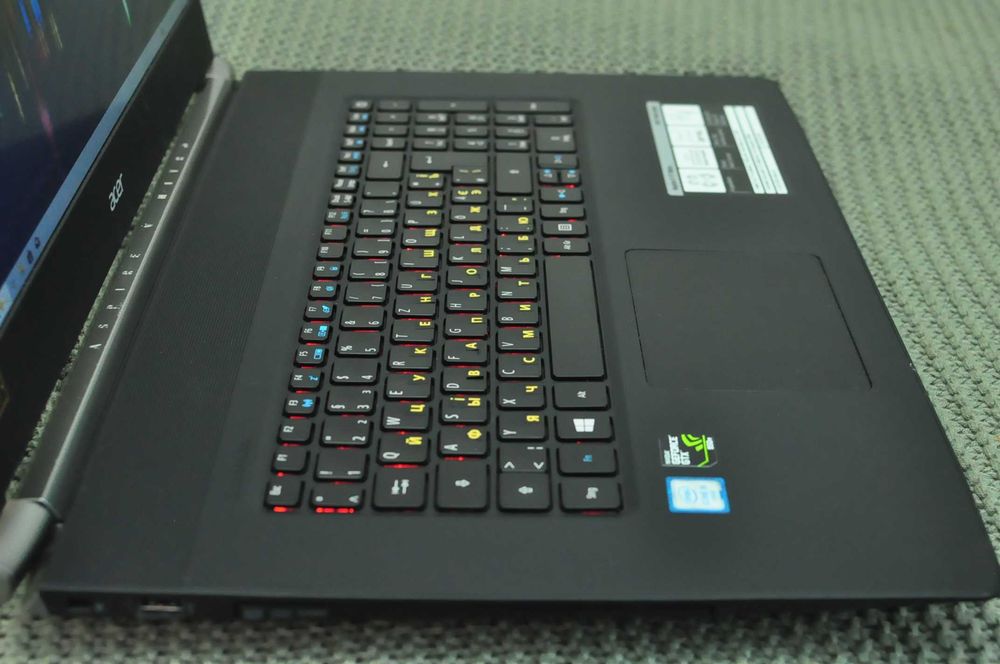 Игровой ноутбук Acer nitro VN7  (Core i5/16Gb/SSD+HDD /NVIDIA -4Gb)