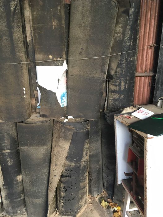 Papa asfaltowa wierzchniego krycia na tekturze budowlanej