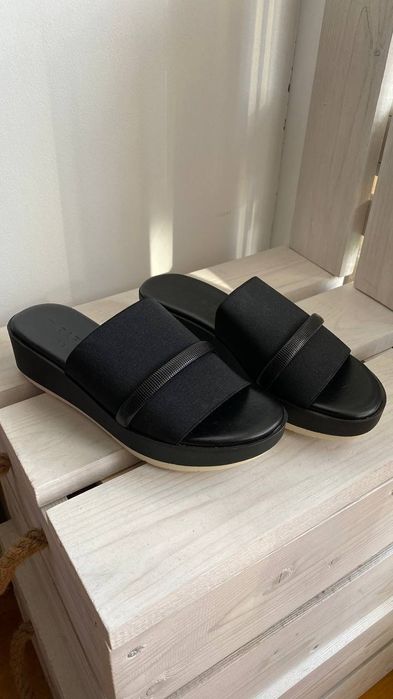 Продам жіночі шльопанці NR Parisardi