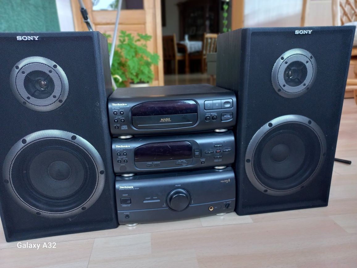 Wieża Technics z kolumnami Sony .