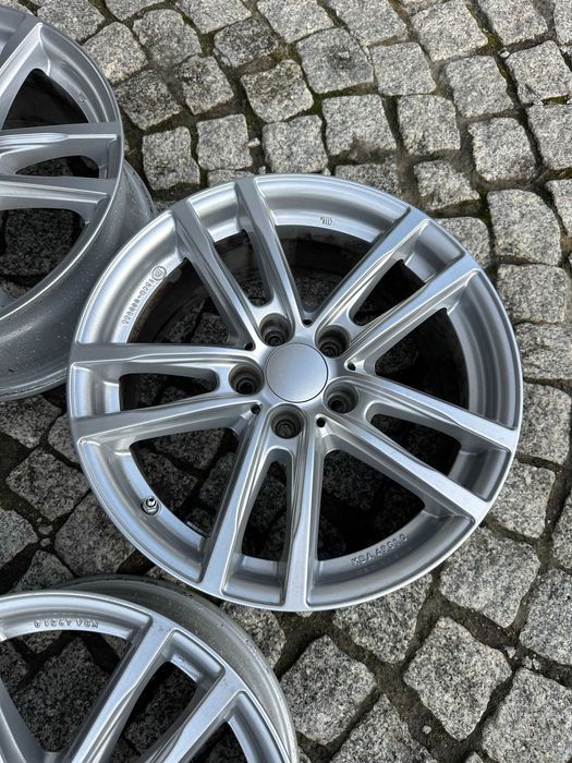 Felgi Aluminiowe 17 Vw Passat Audi A4 B5 B6 A6 C5 C6 Seat Leon Skoda