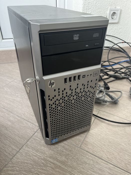 Сервер HP Proliant ML310e gen8