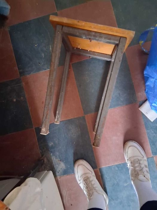 Продам 4 табуретки