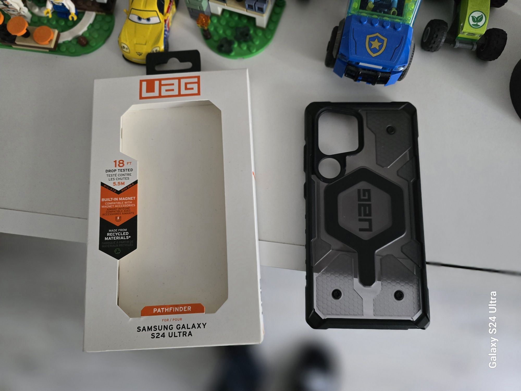 Etui UAG Pathfinder Clear Magnet do Samsung Galaxy S24 Ultra.