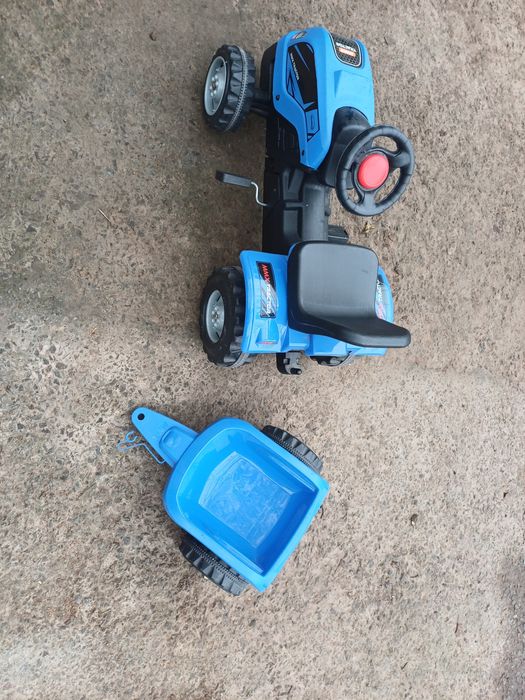 Синій трактор іграшка - авто