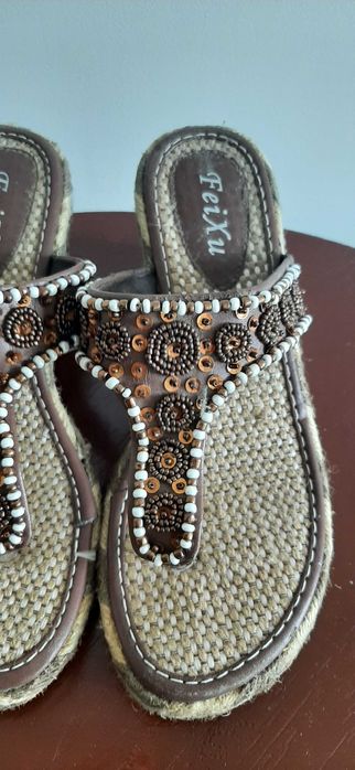 Japonki na koturnie 38 z koralikami na lato