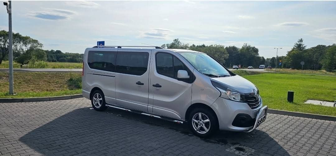 Przewóz osób z licencjonowanym kierowcom /wynajem busa