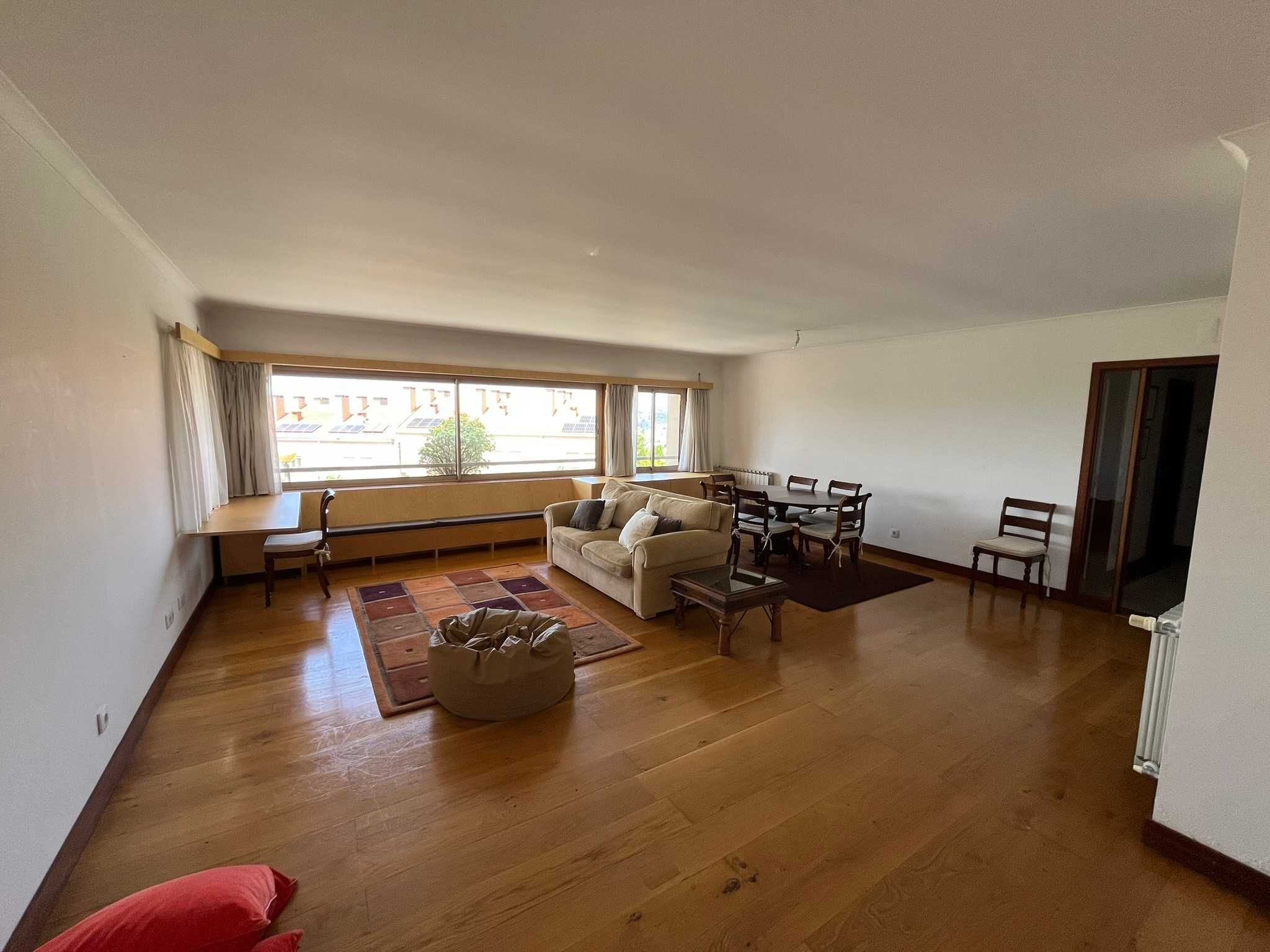 Arrenda-se T4 com garagem na Quinta da Romeira - Coimbra