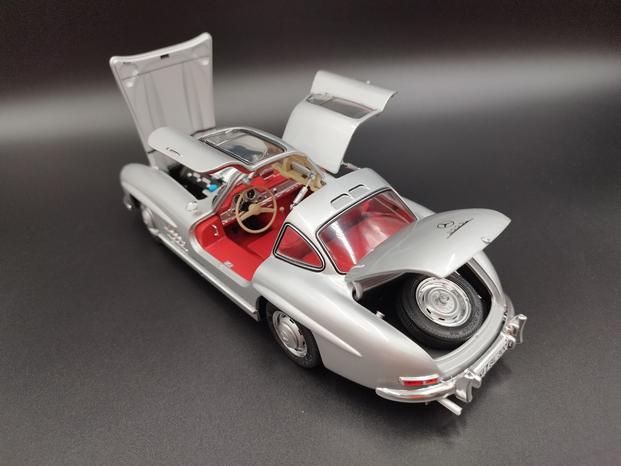 1:18 Schuco 1954/57 Mercedes-Benz 300SL "Gullwing" (W198)  silver