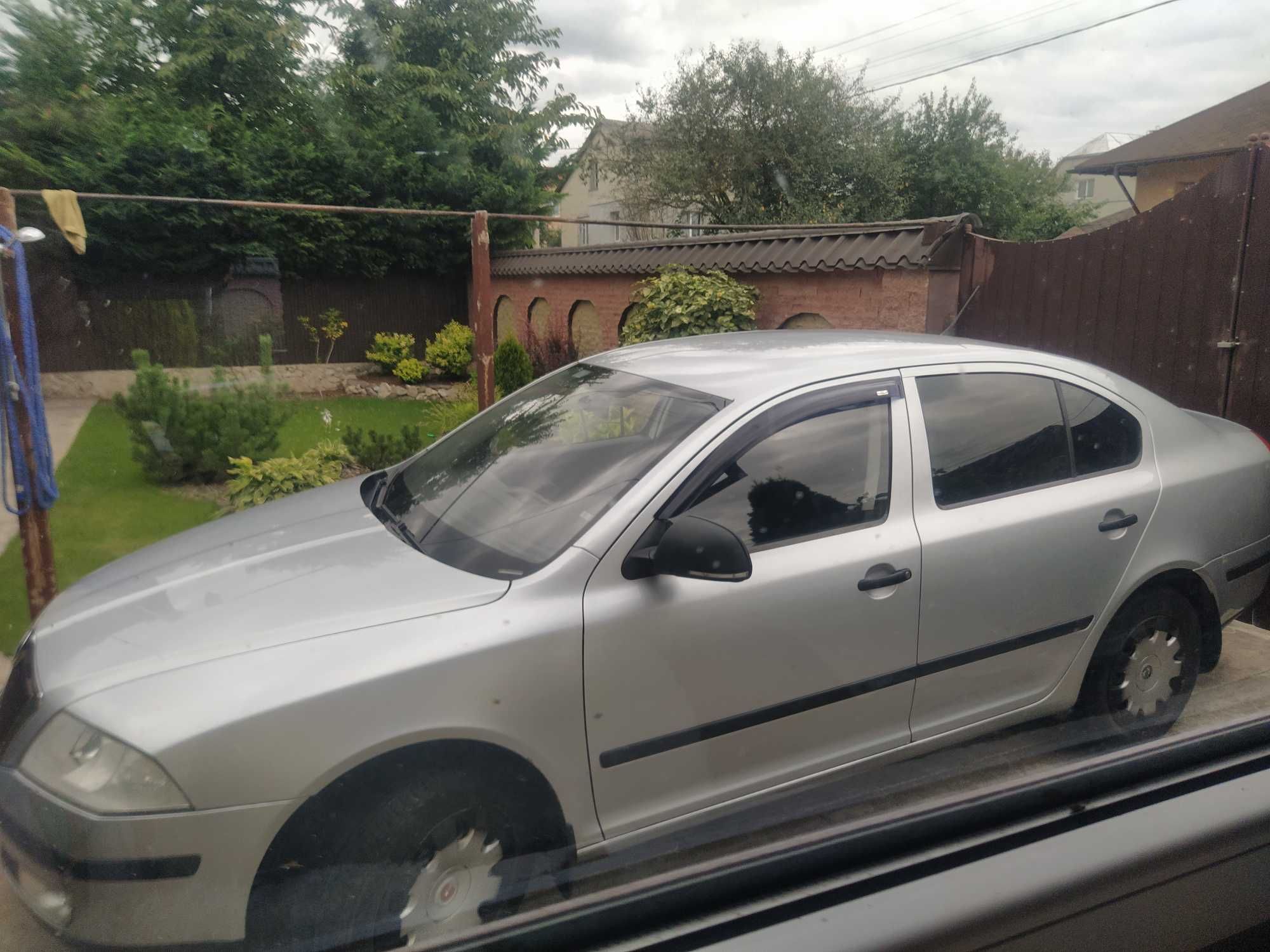 Продаж авто SKODA OKTAVIA TUUR 2012 р.