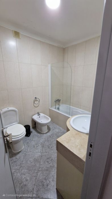 Apartamento T1+1 com garagem