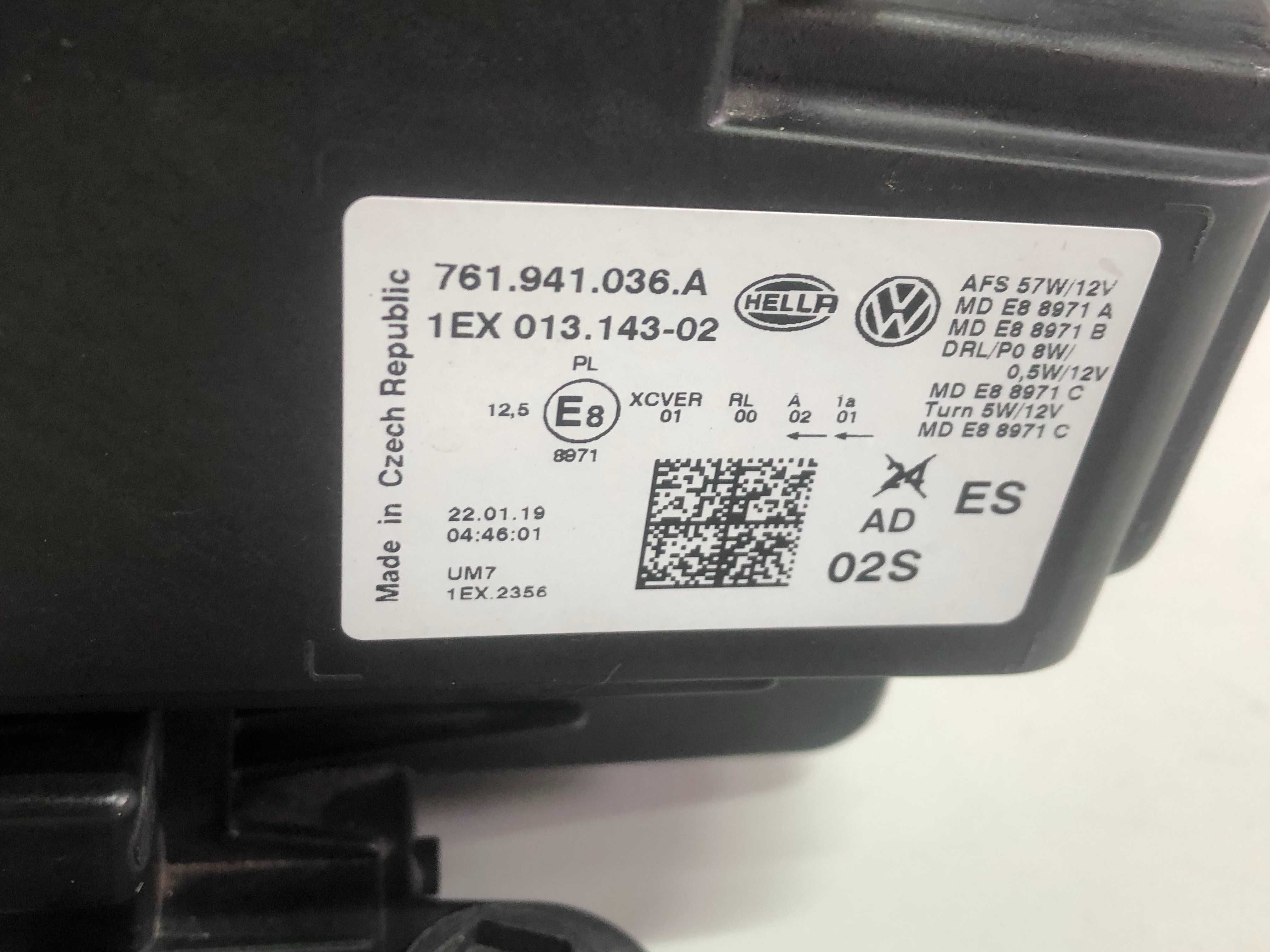 Volkswagen Touareg 3 761941082 761941081 фара права ліва