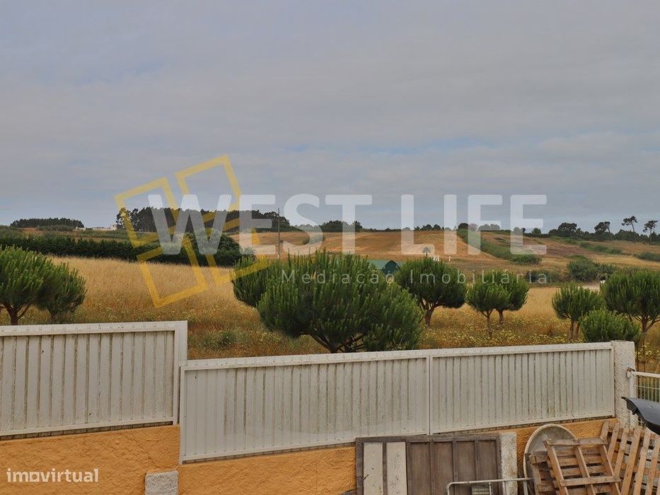 Moradia T4 Independente a 8 minutos das PRAIAS com Logradouro e Vis...