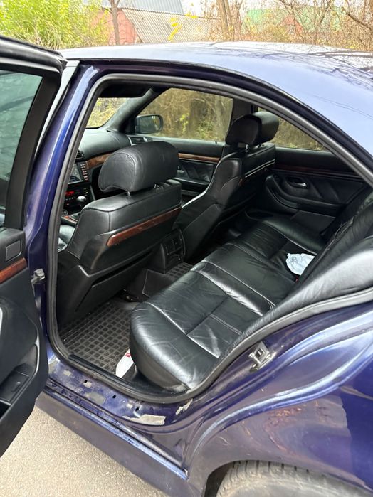 Продам BMW e39 2.5 бензин