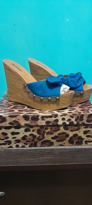 Жіночі туфлі. Італія.