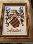2 Quadros com brazao em porcelana da Vist Alegre
