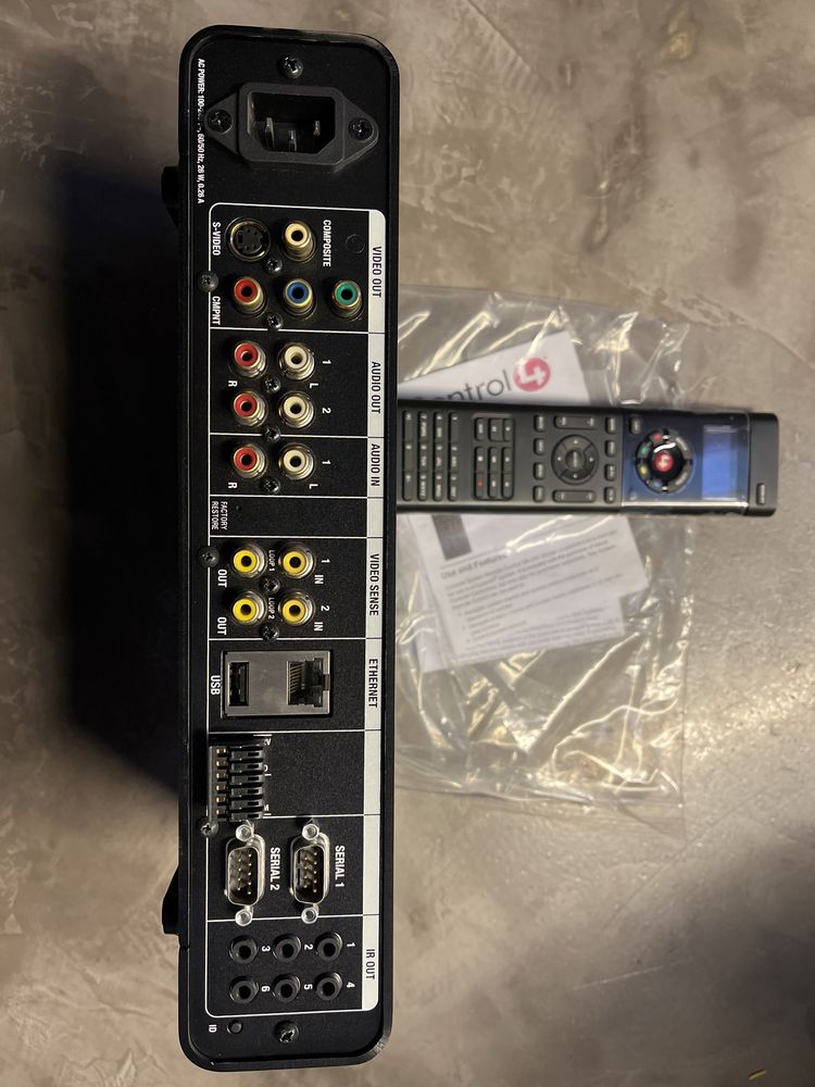 Home Controller C4-HC300C-E-B + pilot