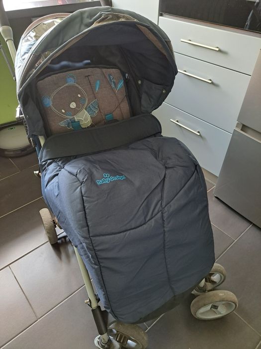 Wózek spacerowy typu parasolka